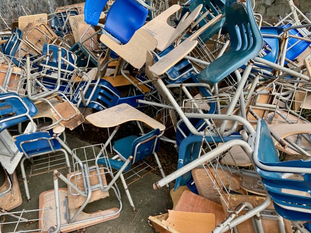 SCHOOL CHAIR CHAOS