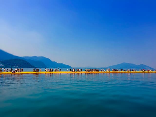 FLOATING PIER